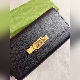 Новейшая модель Gucci — кошелек с бабочкой из змеиной кожи с двой