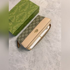 Новейший кошелек Gucci изготовлен из бежевой и черной ткани GG Su
