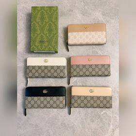 Новейший кошелек Gucci изготовлен из бежевой и черной ткани GG Su
