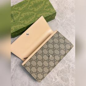 Новейший кошелек Gucci изготовлен из бежевой и черной ткани GG Su