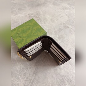 Серия Gucci Luce излучает яркий шарм и чувство юмора. «Luce» в пе