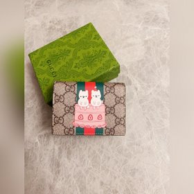 Новинка от Gucci! Карман для карт с камуфляжным рисунком и кожа и