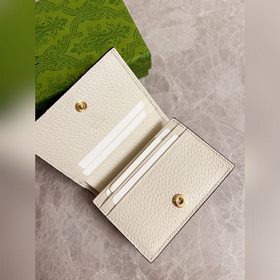 Новинка от Gucci! Карман для карт с камуфляжным рисунком и кожа и