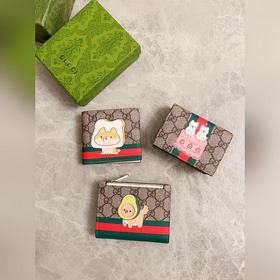 Новинка от Gucci! Карман для карт с камуфляжным рисунком и кожа и