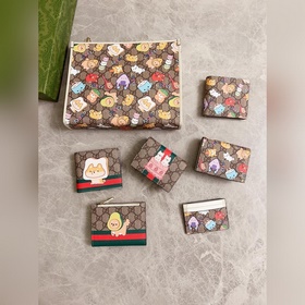 Новинка от Gucci! Короткий кожаный кошелек с камуфляжным рисунком