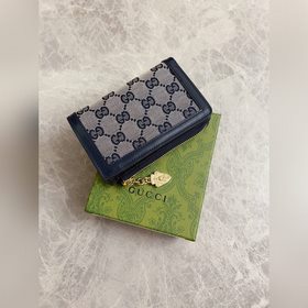 Серия Gucci Luce отличается ярким игривым дизайном. «Luce» в пере