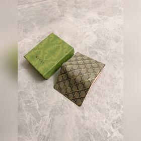 Качество фирменного магазина, товары высшего качества, фотографии