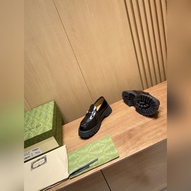 Домашний ретро-стиль и сдержанность Академический стиль и лаконич