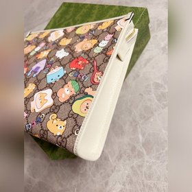 Новинка от Gucci! Сумка-клатч с камуфляжным рисунком. Изготовлена