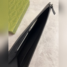 Новая серия блестящих мужских сумок Gucci из черного каучука. Арт