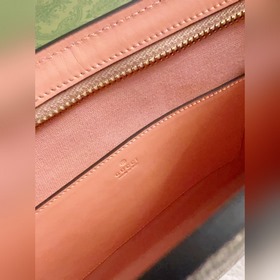 Качество фирменного магазина, товары высшего качества, фотографии
