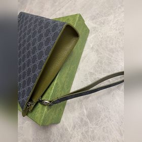 Представляем новую коллекцию Gucci. Сумка с контрастным двухцветн