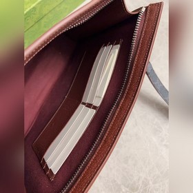 Представляем новую коллекцию Gucci. Сумка с контрастным двухцветн