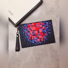Официальный сайт Gucci обновлен! Впечатляющий 3D-дизайн с модулям