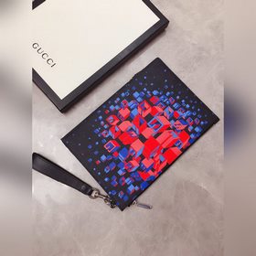 Официальный сайт Gucci обновлен! Впечатляющий 3D-дизайн с модулям