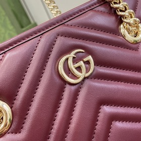 Новинка Маленькая сумка GG Marmont. Эта маленькая сумка GG Marmon