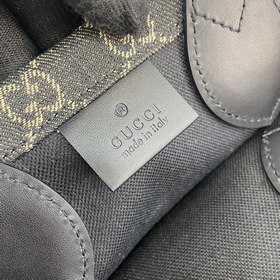 Средняя сумка-тоут из серии Ophidia GG. В коллекции ранней весны 