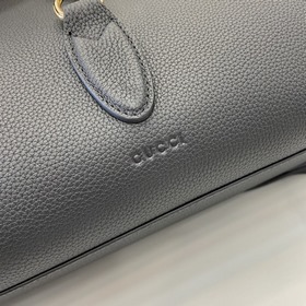 Новинка Средняя сумка-тоут из серии Gucci Jackie. Серия Jackie по