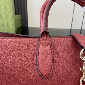 Новинка Средняя сумка-тоут из серии Gucci Jackie. Серия Jackie по