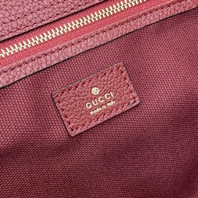 Новинка Средняя сумка-тоут из серии Gucci Jackie. Серия Jackie по