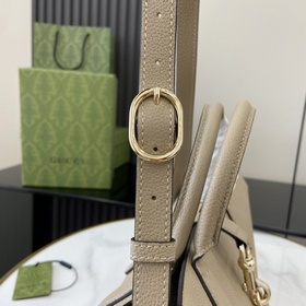 Новинка Средняя сумка-тоут из серии Gucci Jackie. Серия Jackie по