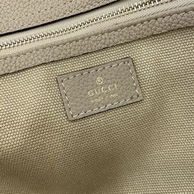 Новинка Средняя сумка-тоут из серии Gucci Jackie. Серия Jackie по