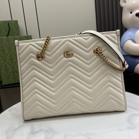 Новинка Большая сумка GG Marmont. Серия GG Marmont продолжает бли