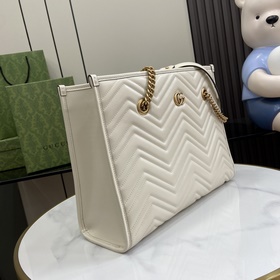 Новинка Большая сумка GG Marmont. Серия GG Marmont продолжает бли