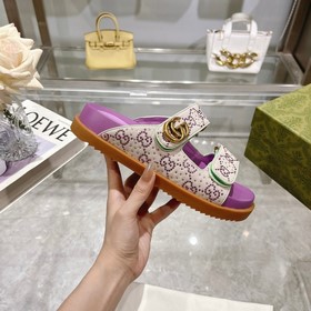 9115-8 Pink Diamond (35-42) Этот аксессуар из коллекции Gucci Lid