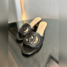 Новая модель Gucci на лето 2025 года. Высокие сандалии с двойным 