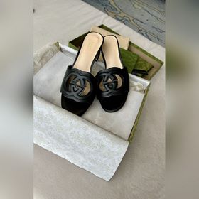 Новая модель Gucci на лето 2025 года. Высокие сандалии с двойным 