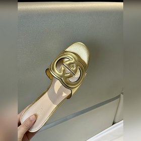 Новая летняя коллекция 2025 от Gucci： высокие сандалии с двойным 