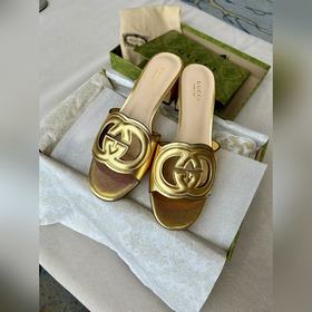 Новая летняя коллекция 2025 от Gucci： высокие сандалии с двойным 
