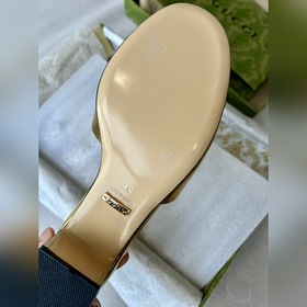 Новая летняя коллекция 2025 от Gucci： высокие сандалии с двойным 