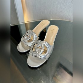 Новая модель Gucci на лето 2025 года. Высокие сандалии с двойным 