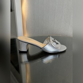 Новая модель Gucci на лето 2025 года. Высокие сандалии с двойным 