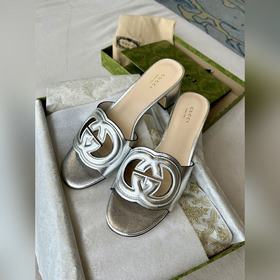 Новая модель Gucci на лето 2025 года. Высокие сандалии с двойным 