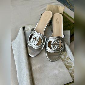 Новая модель Gucci на лето 2025 года. Высокие сандалии с двойным 