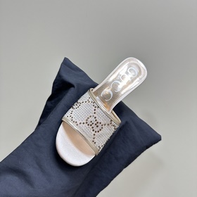 【Gucci】 Новые сандалии стразамиз коллекции весна-лето 2024! Након
