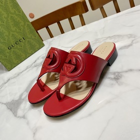 【Gucci】 Новая коллекция сандалий с двумя перемычками между пальца