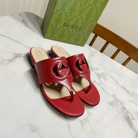 【Gucci】 Новая коллекция сандалий с двумя перемычками между пальца