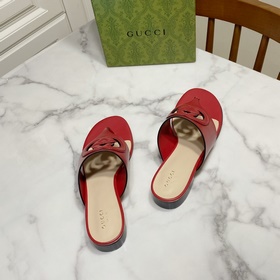 【Gucci】 Новая коллекция сандалий с двумя перемычками между пальца