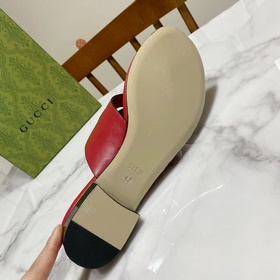 【Gucci】 Новая коллекция сандалий с двумя перемычками между пальца