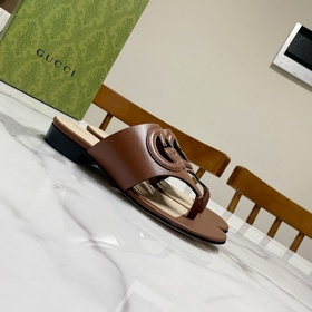 【Gucci】 Новая коллекция сандалий с двумя перемычками между пальца