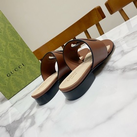 【Gucci】 Новая коллекция сандалий с двумя перемычками между пальца
