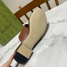 【Gucci】 Новая коллекция сандалий с двумя перемычками между пальца