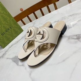 【Gucci】 Новая коллекция сандалий с двумя перемычками между пальца
