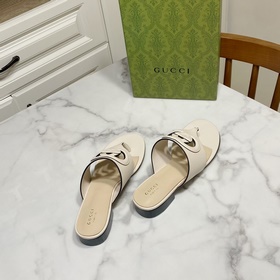 【Gucci】 Новая коллекция сандалий с двумя перемычками между пальца