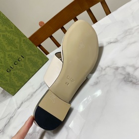 【Gucci】 Новая коллекция сандалий с двумя перемычками между пальца