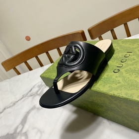 【Gucci】 Новая коллекция сандалий с двумя перемычками между пальца